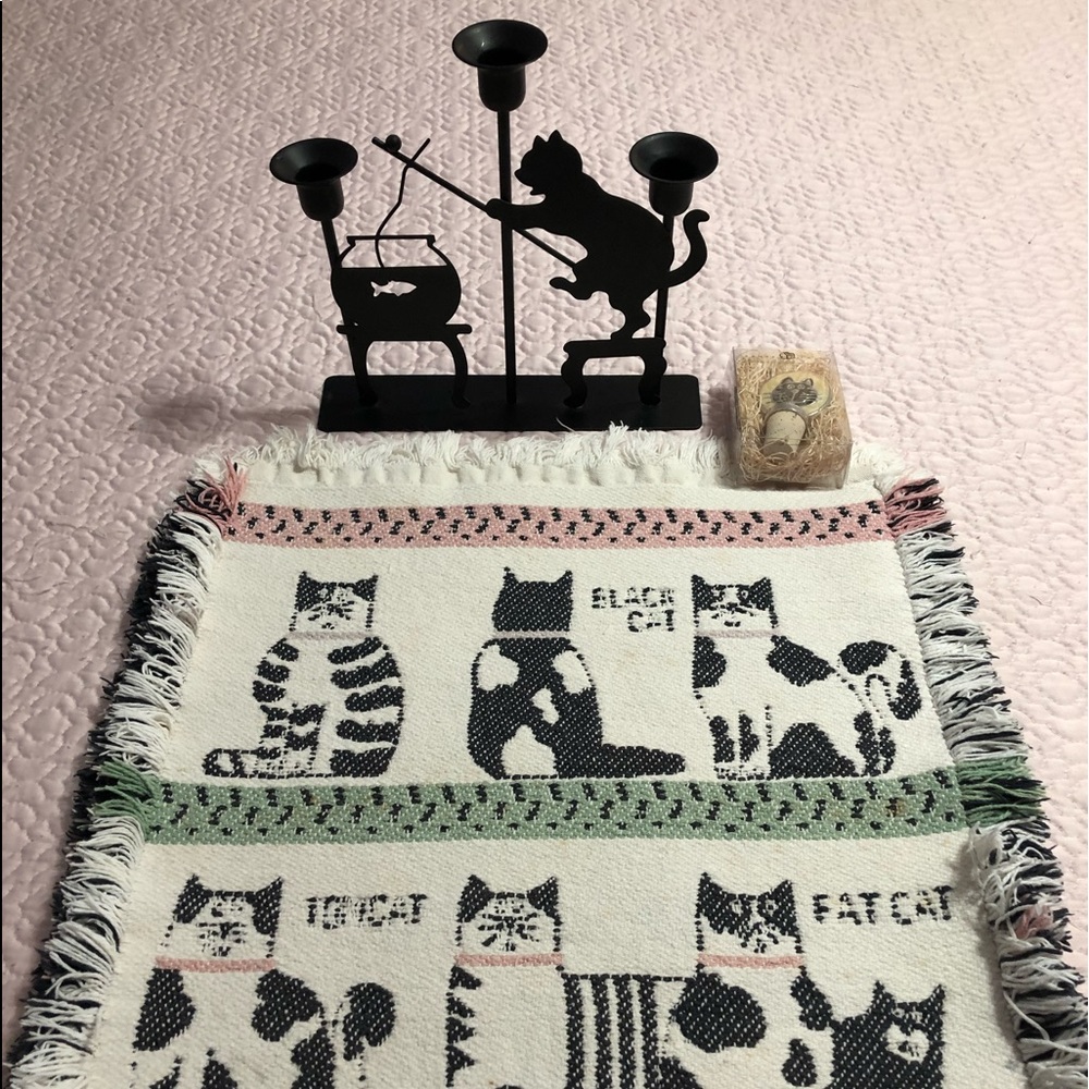 Kitty Decor-runner,candelabra,wine stopper